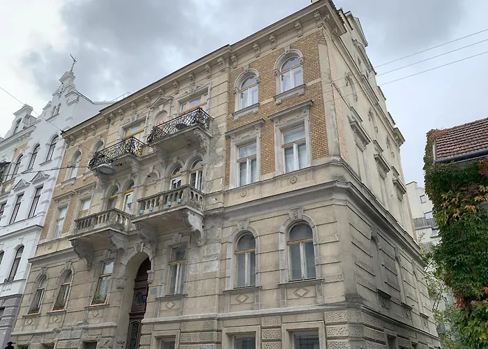 Großzügiger Wiener Altbau gleich neben Schönbrunn